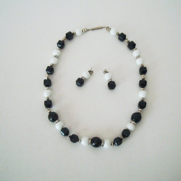 Necklace & Earrings Set White Black Beads Diamante Spacers Classic Vintage - Picture 7 of 7